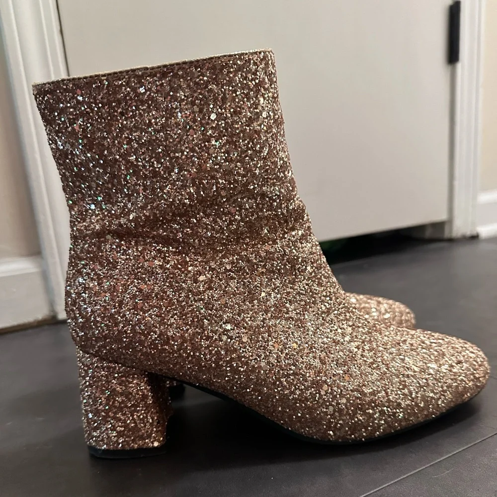 GoLd ⨠sPaRkLe HEEEELS!!!! - Picture 7 of 8